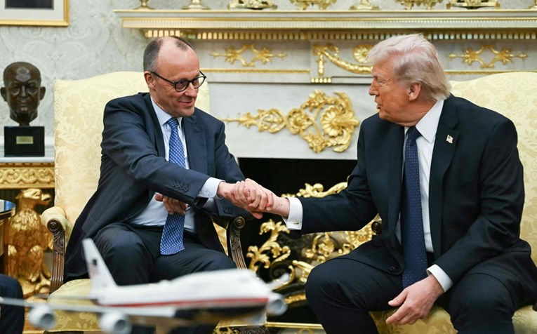Merz: Trump me uvjerio da će američka vojska ostati u Njemačkoj