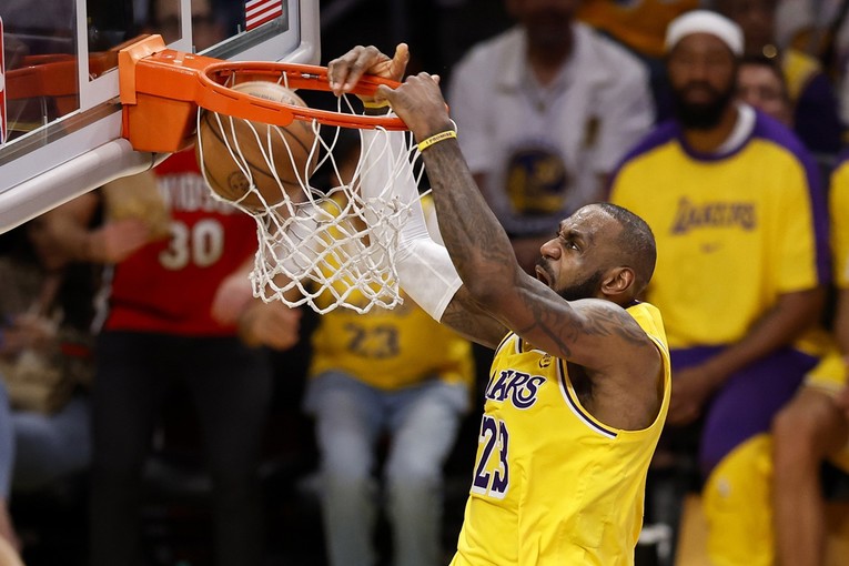 Lakersi grade tim oko Dončića, što će biti s LeBronom?