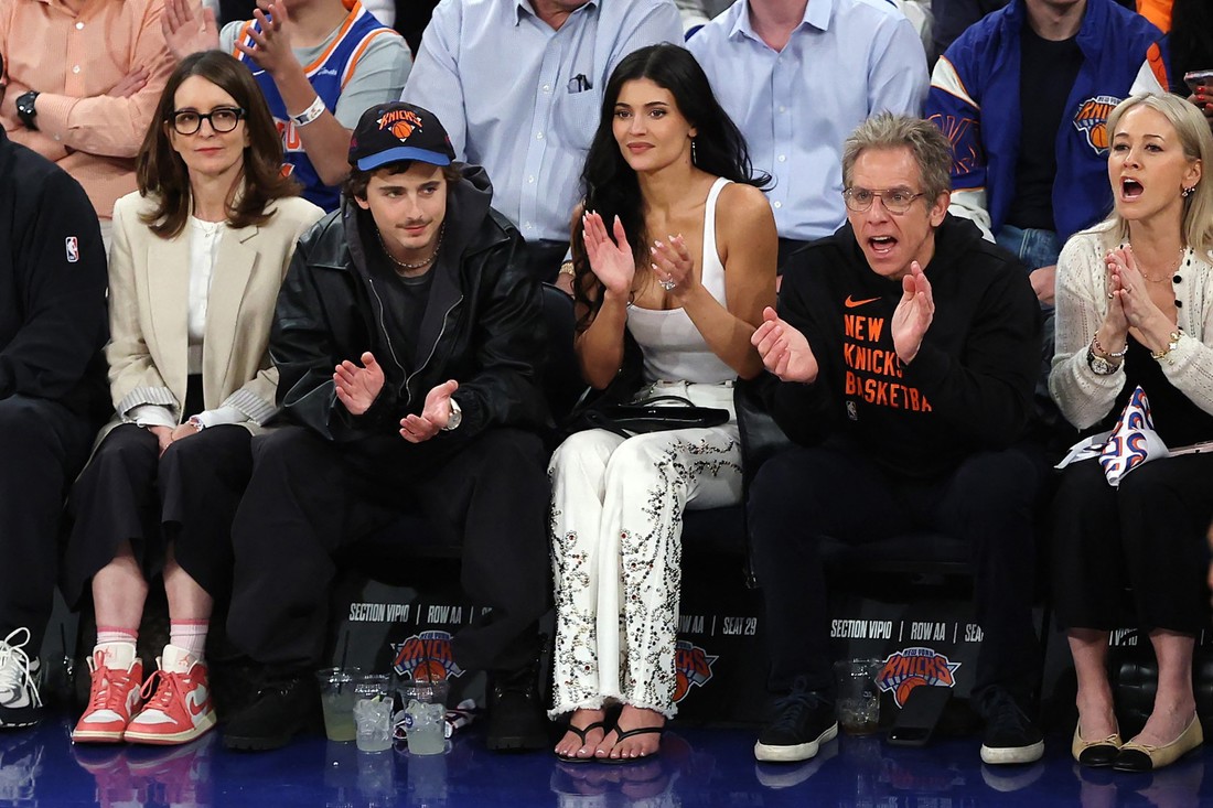 Kylie Jenner na utakmici privukla pažnju, traperice i pedikura ukrali su show