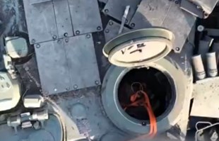 Kako ukrajinski dronovi uspijevaju ubacivati granate u otvorene poklopce tenkova?