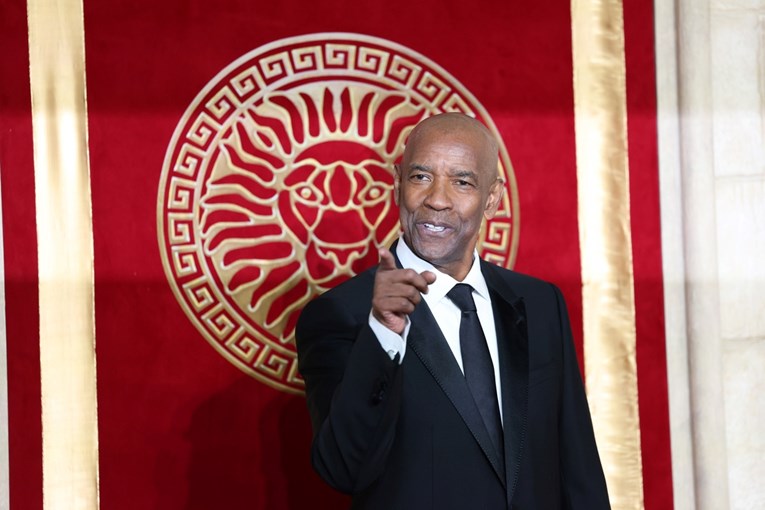 Denzel Washington krstio se sa 69 godina: "Nije me briga tko što misli"