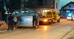 VIDEO Prometna nesreća u Novom Zagrebu, auto završio na krovu. Ozlijeđena jedna osoba