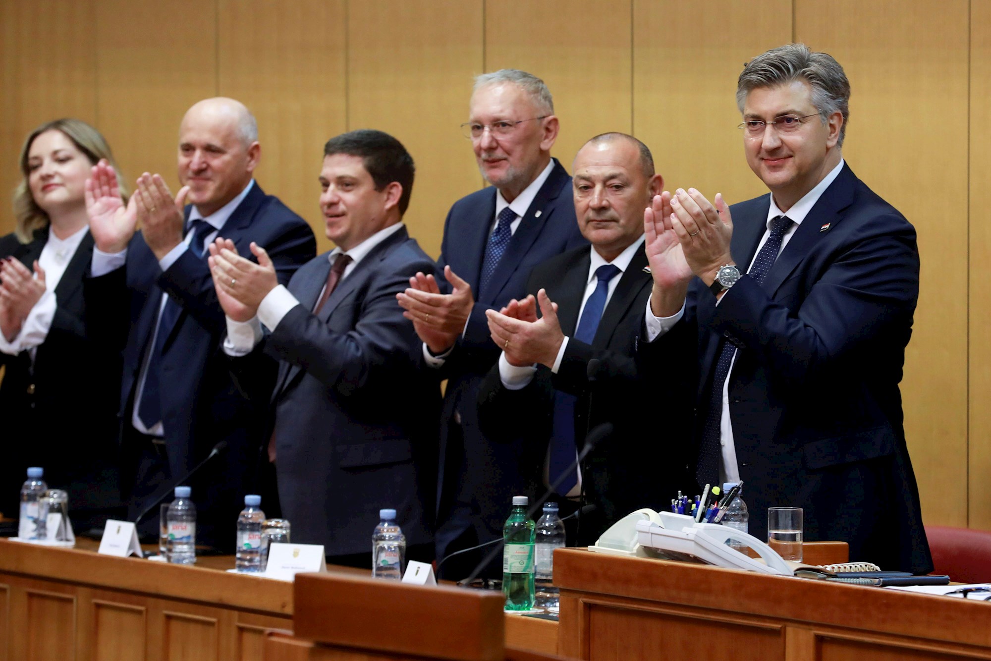 VIDEO Ovako su HDZ-ovci stajali i pljeskali Plenkoviću, a on sam sebi