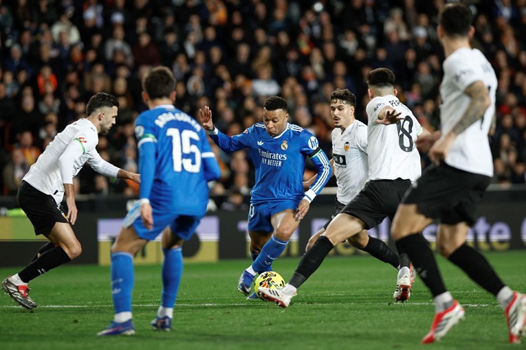 Real pobijedio Valenciju i približio se Barceloni na bod zaostatka