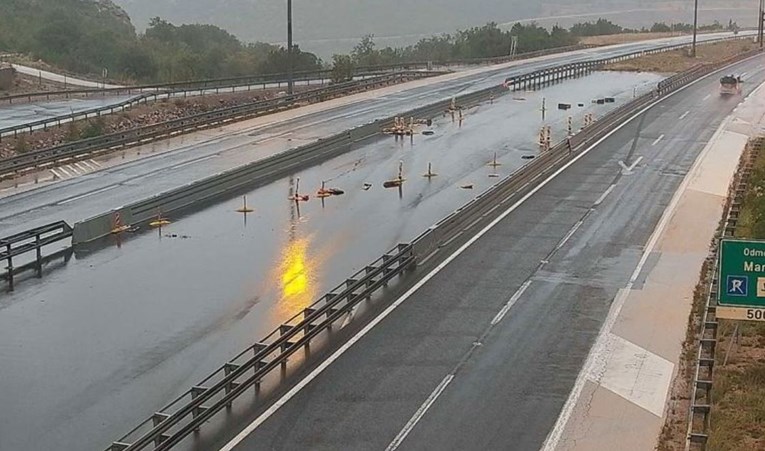 Ceste su mokre i skliske, mogući su odroni