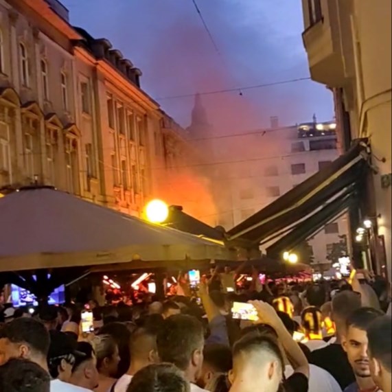 VIDEO Thompsonovi fanovi stvorili gužvu na zagrebačkoj špici, pale se baklje