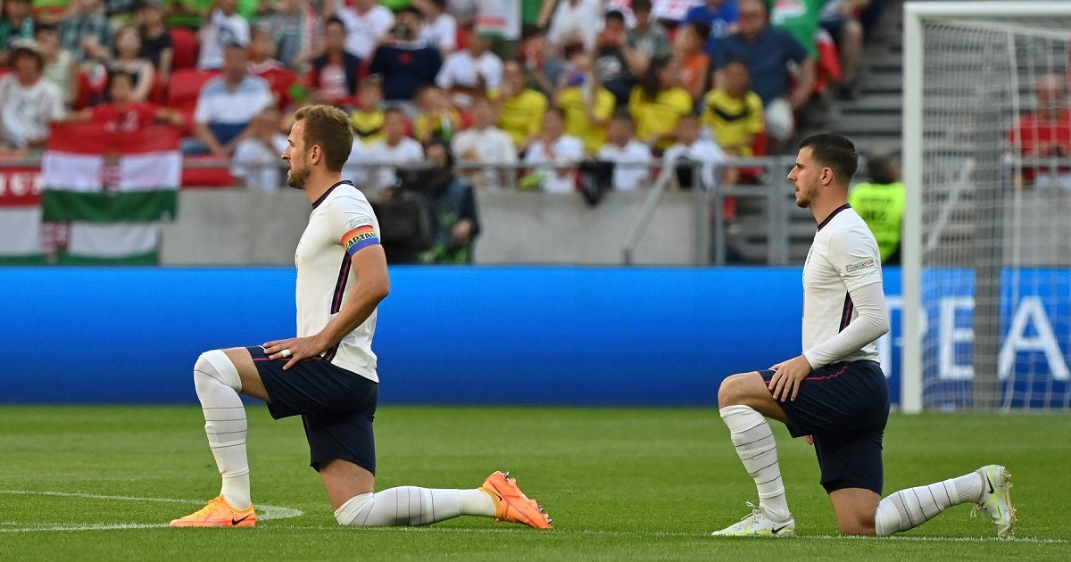 Kažnjeni Mađari pustili 30.000 djece na stadion, ona hukala Englezima zbog klečanja
