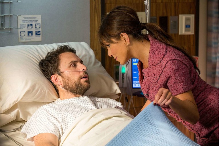 Charlie Day se morao skinuti pred Jennifer Aniston: "Nikad se nisam osjećao tako loše"