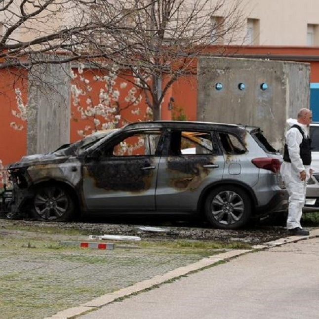 Objavljeni detalji o izgorenim autima policajaca na Cresu. Zapaljeni su