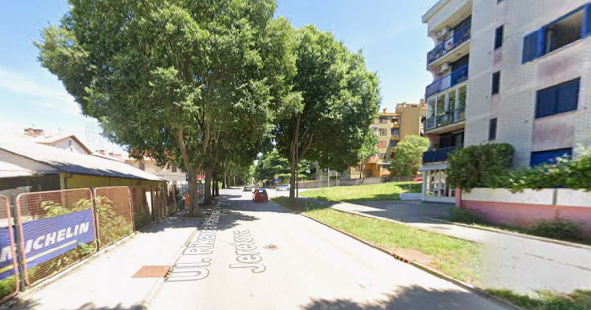 Biciklist u Puli oborio pješakinju i pobjegao. Policija traži svjedoke