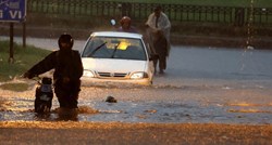 Poplave u Pakistanu, evakuirano 100.000 ljudi. Potopljena su sela, uništene plantaže