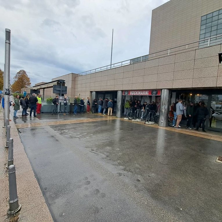 Nije ni Thompson ni Prijović. Zagrepčani po kiši u redu čekali ulaznice za koncert