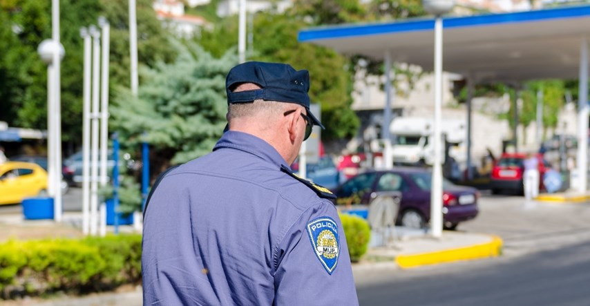 Maloljetnik u Zaprešiću vozeći auto vrijeđao policajce, skrivio nesreću pa pobjegao