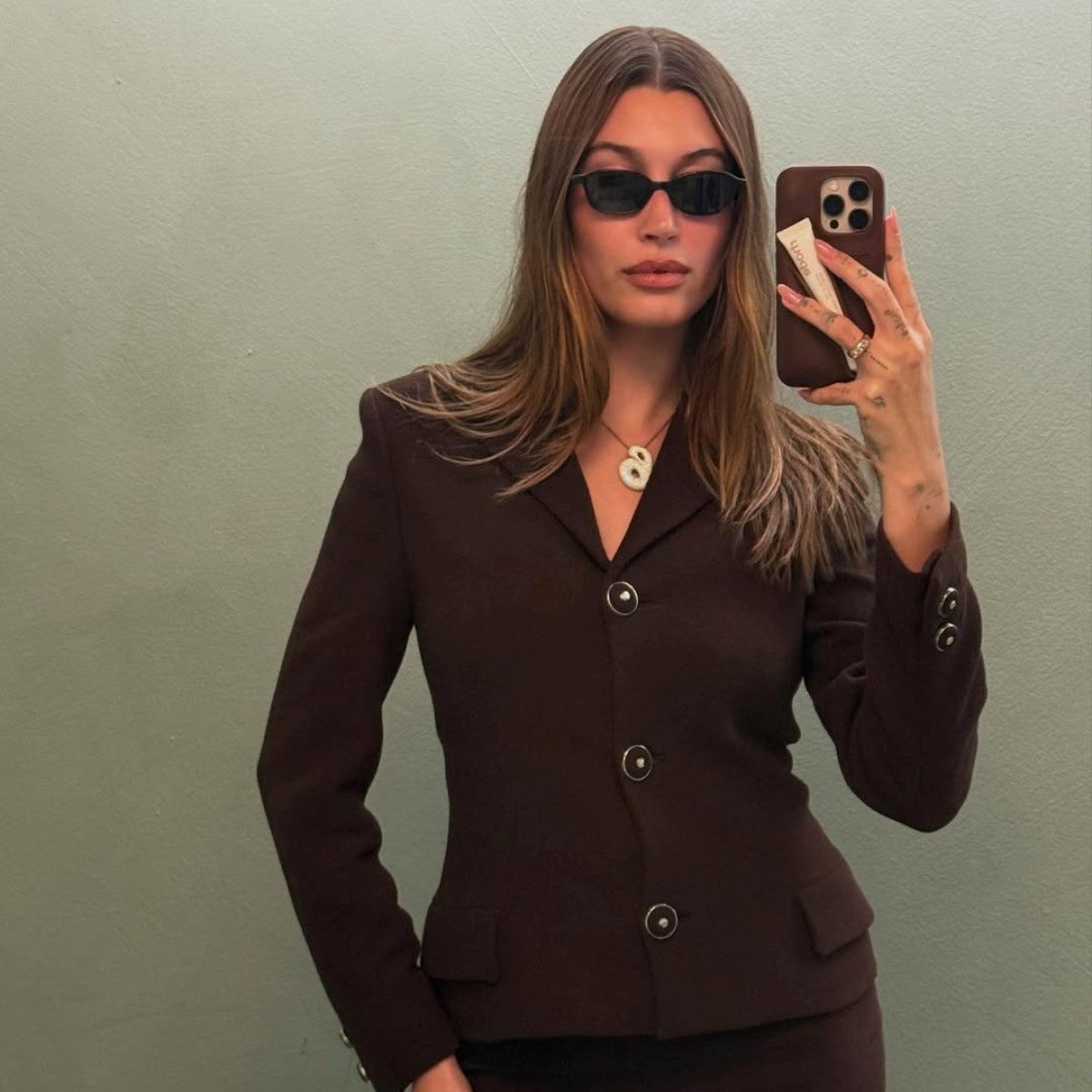 Hailey Bieber otkrila što će s milijardom dolara od prodaje Rhodea
