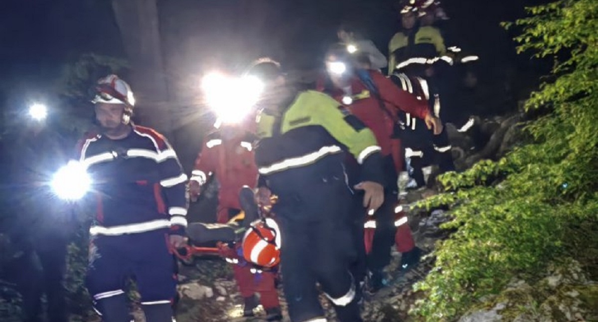 FOTO HGSS-ovci spasili ozlijeđenog muškarca na brdu iznad Metkovića