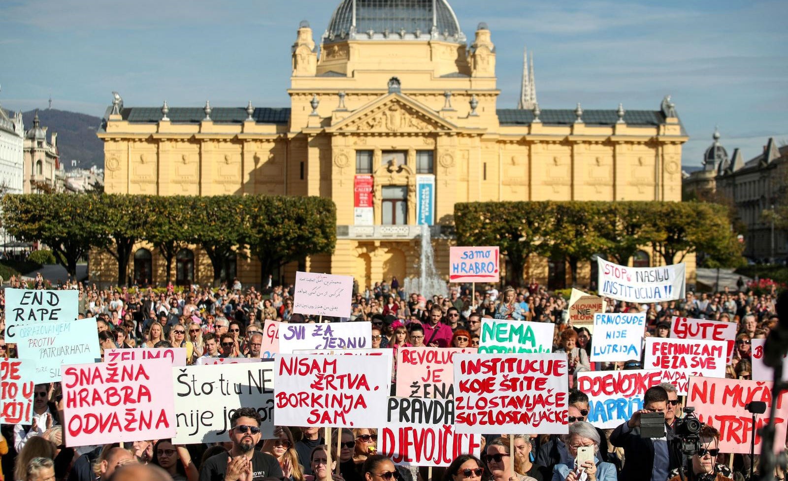 Hrvatska uz djevojčice: Prosvjedovale tisuće ljudi, objavljeni zahtjevi