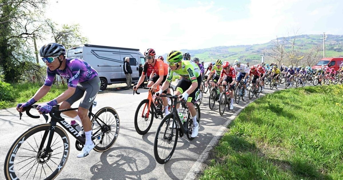 Devetnaestogodišnji biciklist preminuo nakon što je na utrci udario u drvo