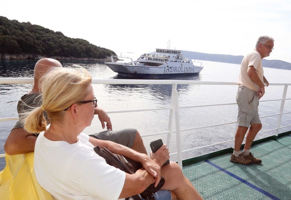 Jadrolinija: Otočani će imati pravo prvenstva ukrcaja na 2 linije između Krka i Cresa