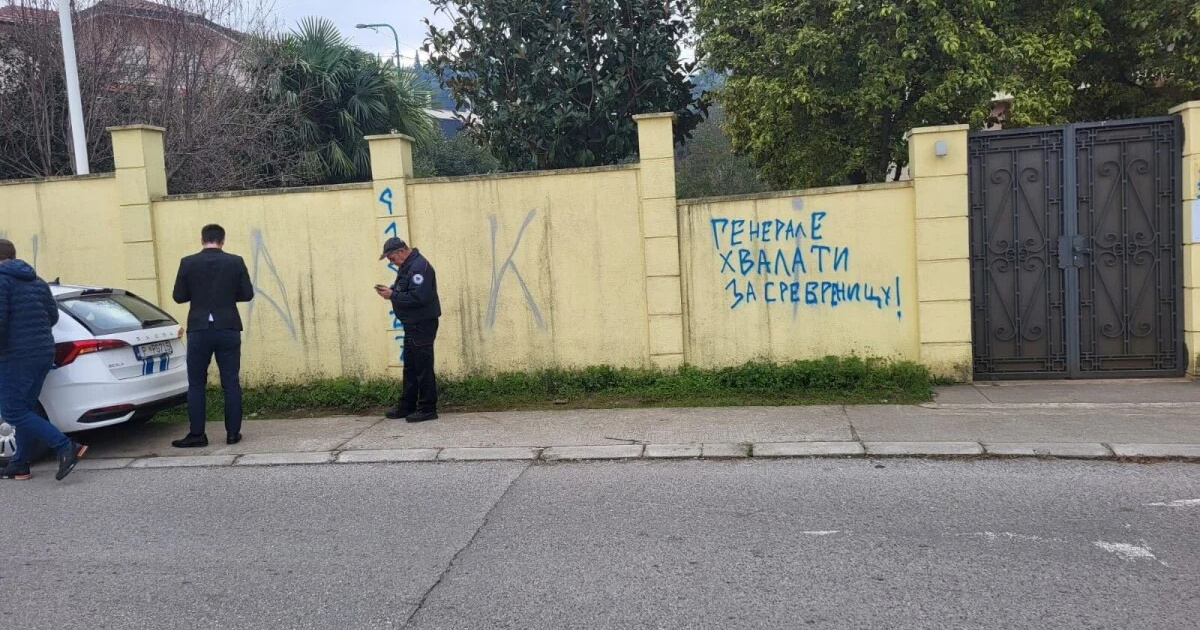 FOTO U Podgorici grafit "Generale, hvala ti za Srebrenicu". Reagiralo ministarstvo