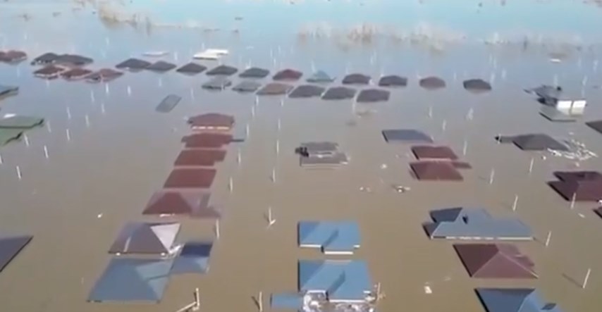 VIDEO Katastrofalne poplave u Rusiji. Poplavljeno oko 18.000 kuća, tisuće evakuirane