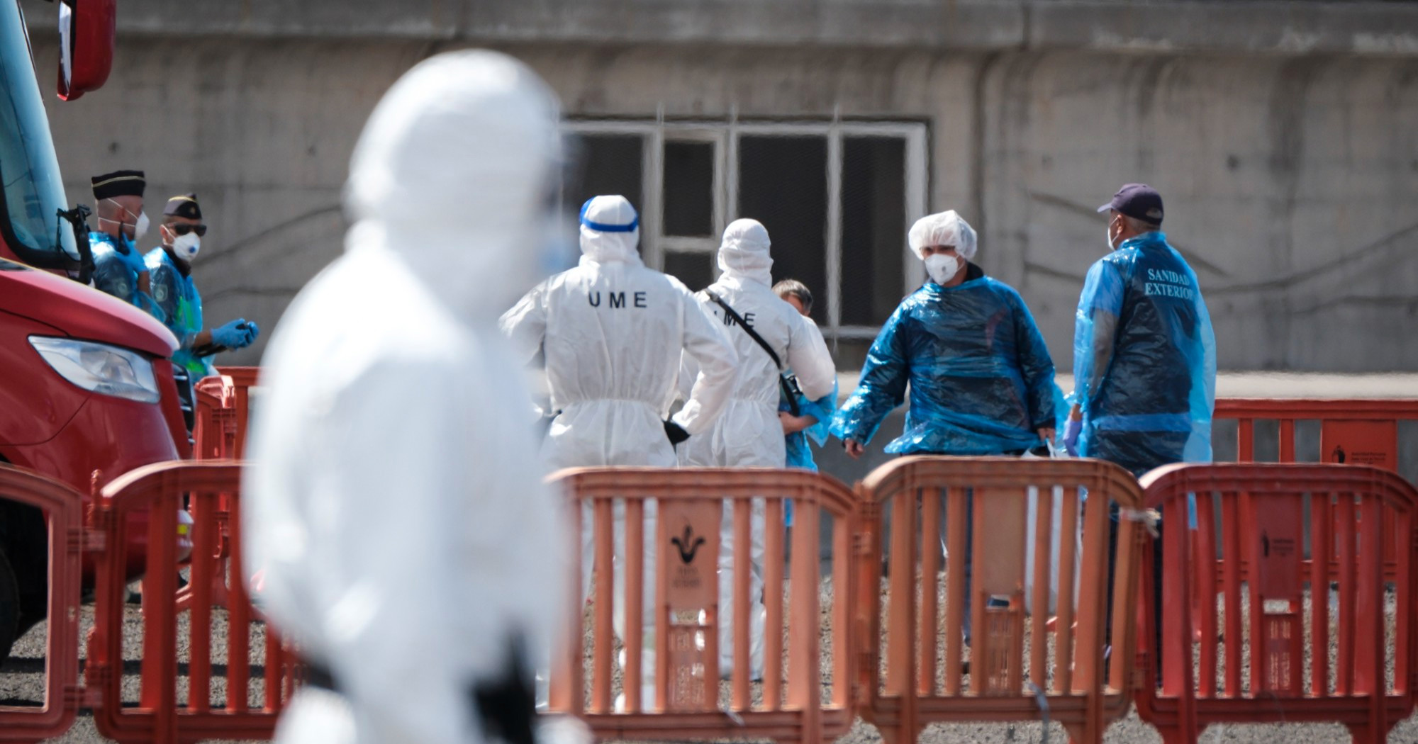 Petero Francuza evakuirano s kruzera kojim se širio hantavirus. Jedan ima simptome