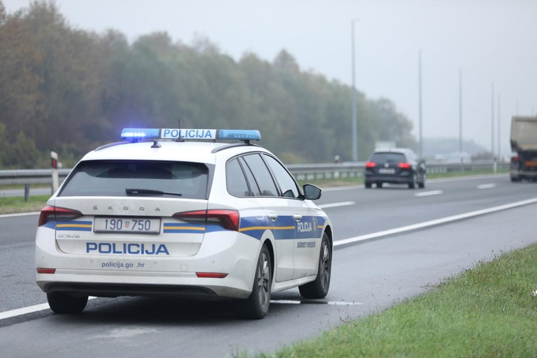 U teškoj nesreći na A1 poginuo vozač, stradao i njegov pas
