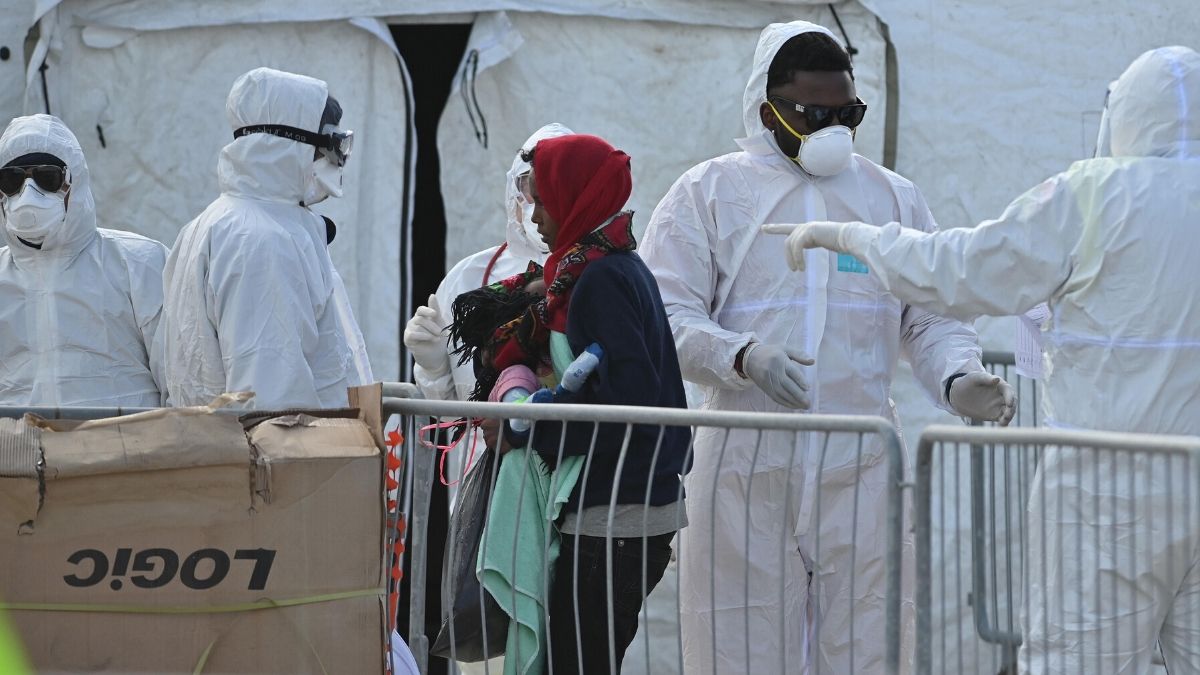 Od 209 spašenih migranata na moru kod Sicilije, 28 pozitivno na koronavirus