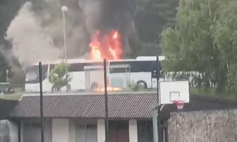 Autobus doveo djecu na izlet u Krapinu pa potpuno izgorio