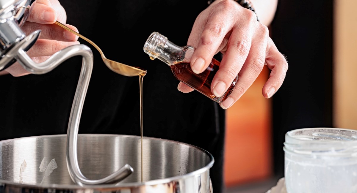 Prestanite kupovati ekstrakt vanilije, ovo je 100 puta bolje za sve kolače