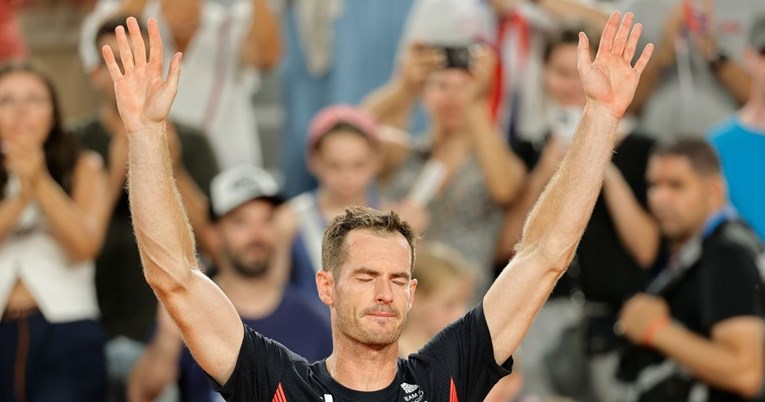 Legendarni Andy Murray napustio teren sa suzama u očima i završio karijeru