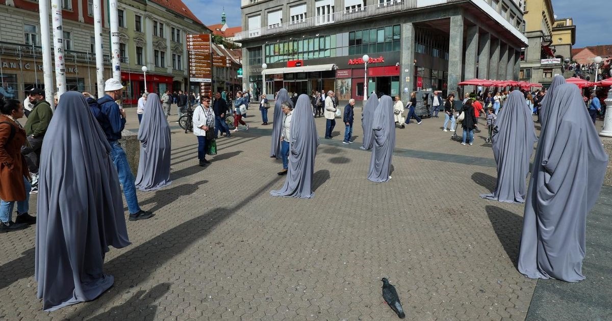 Neobičan prizor u centru grada začudio Zagrepčane: Ljudi stajali prekriveni tkaninom