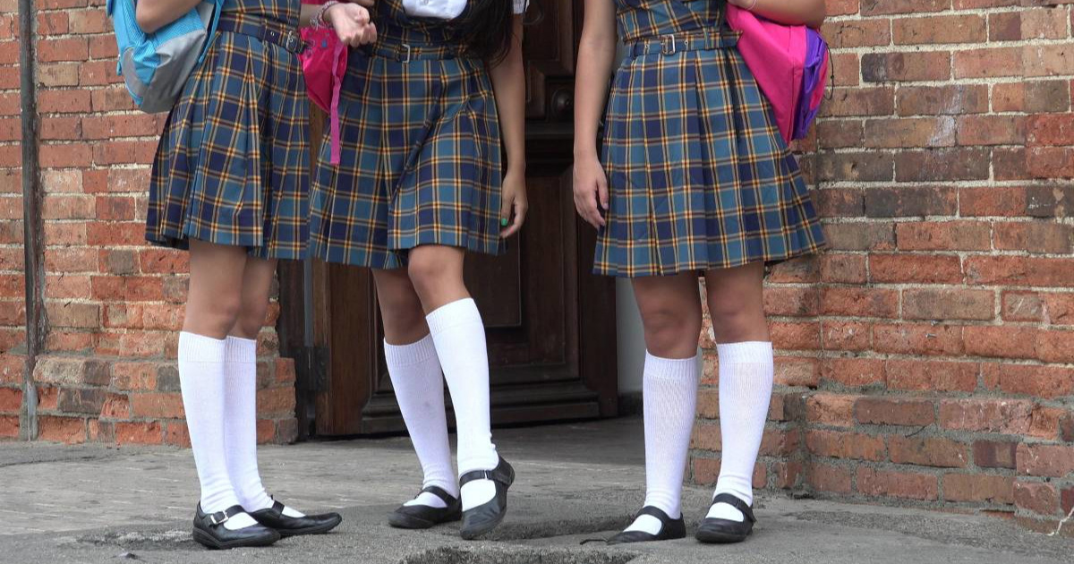 Britanske učenice traže zabranu školskih uniformi u 18+ filmovima: "Mi smo djeca"