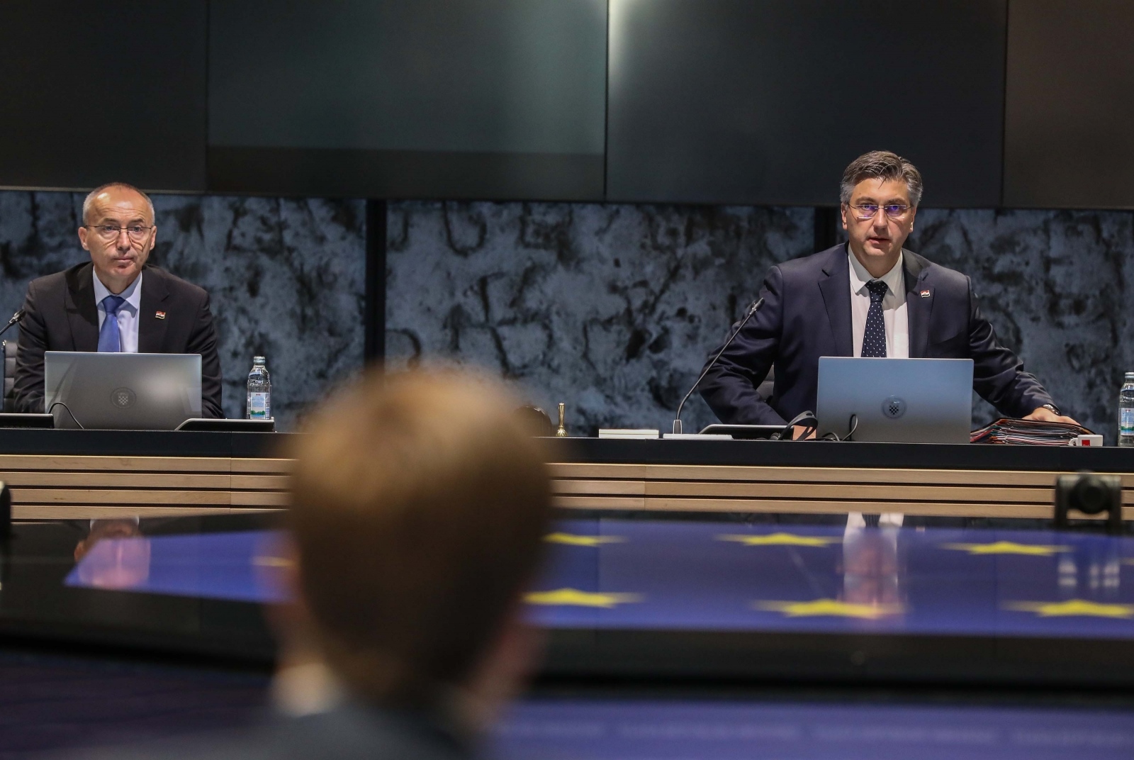 U tijeku je izvanredni sastanak državnog vrha