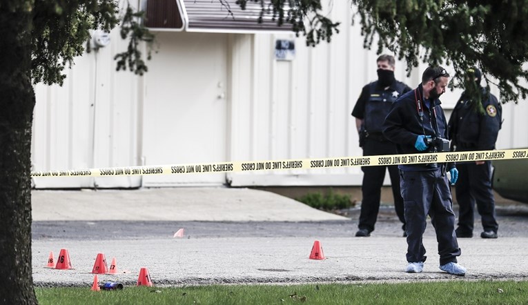 U pucnjavi u SAD-u ubijene tri osobe, dvije u kritičnom stanju