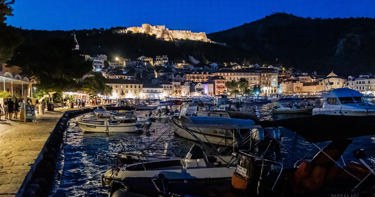 Fenska bura donijela vruću noć u Dalmaciji. U ponoć bilo iznad 30 stupnjeva