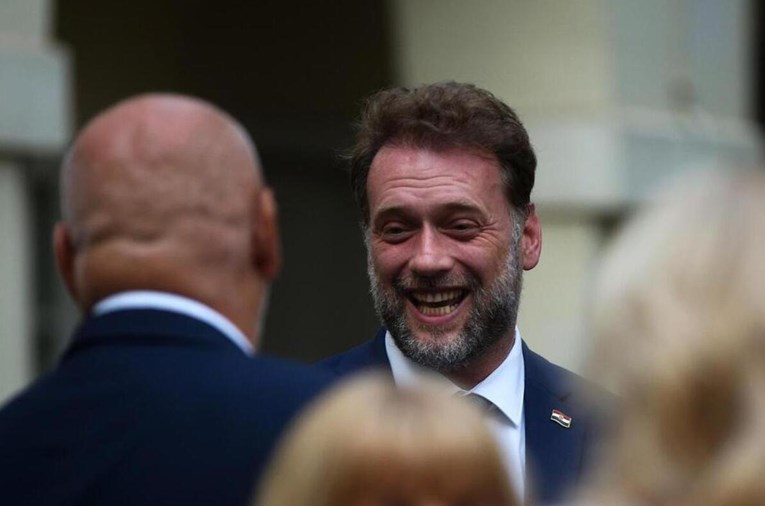 Banožić ne odustaje. Sam kazneno goni vozača kamiona koji ga optužuje, tvrdi da laže