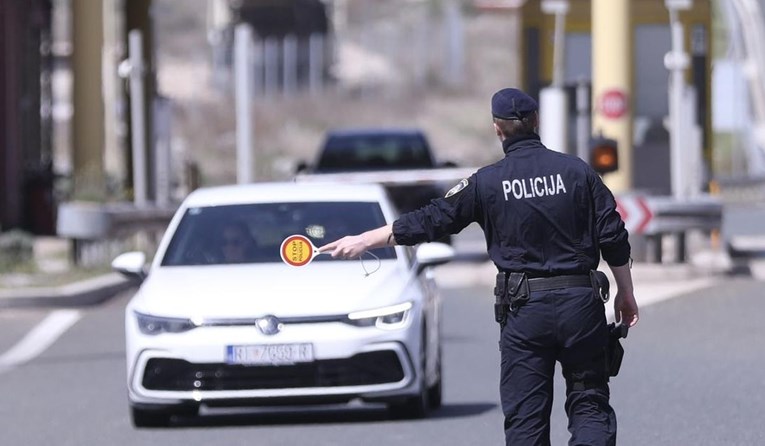 Državljanka Srbije u Puli vozila pijana i drogirana pa vrijeđala policiju