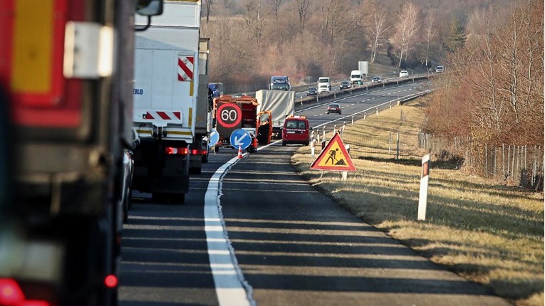 Na dionicama cesta povremeni zastoji zbog radova, javlja HAK