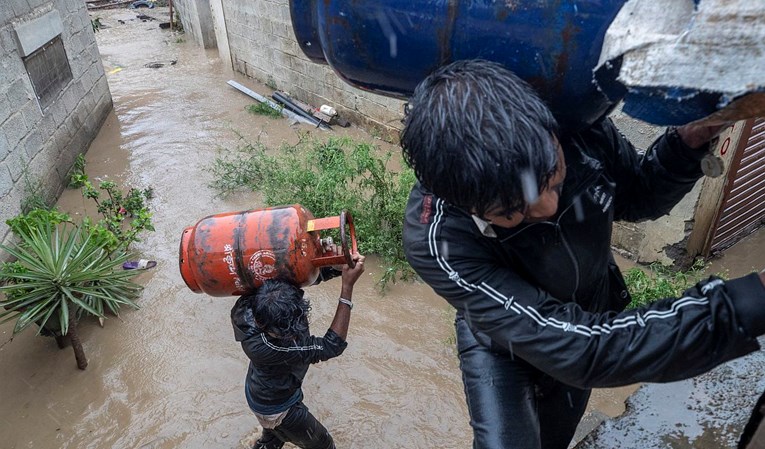 Monsunske kiše haraju Nepalom, troje djece poginulo nakon što im je kuća odnesena