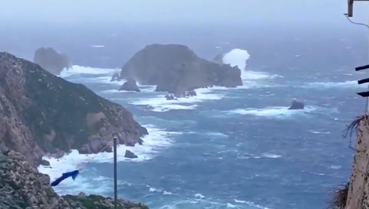 Na Palagruži jučer izmjereni valovi od 8 metara