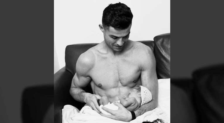 Cristiano Ronaldo objavio fotografiju s kćeri nakon gubitka sina: Zauvijek ljubav...