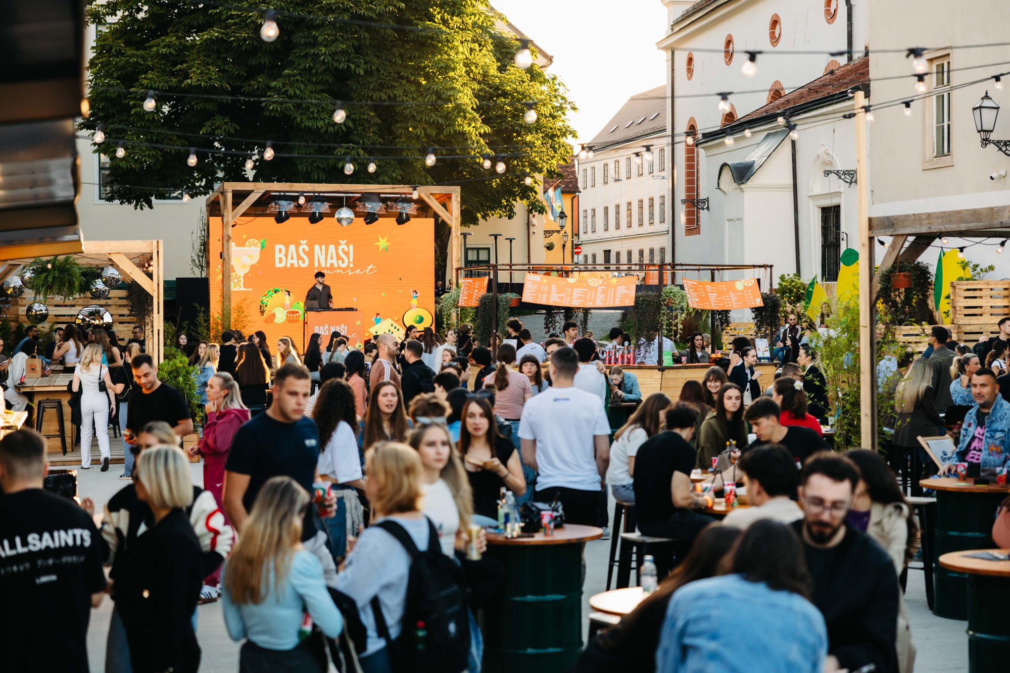 Baš Naš Sunset: Centar svih gradskih događanja