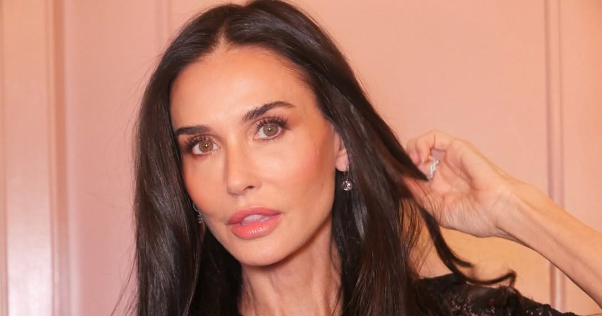 Demi Moore oduševila u prozirnoj čipkastoj maloj crnoj haljini