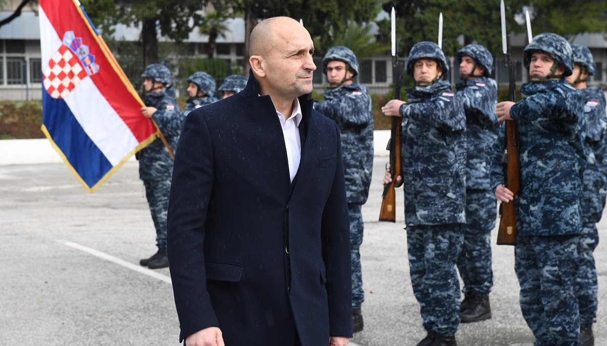 MORH demantira da ljudi masovno napuštaju vojsku