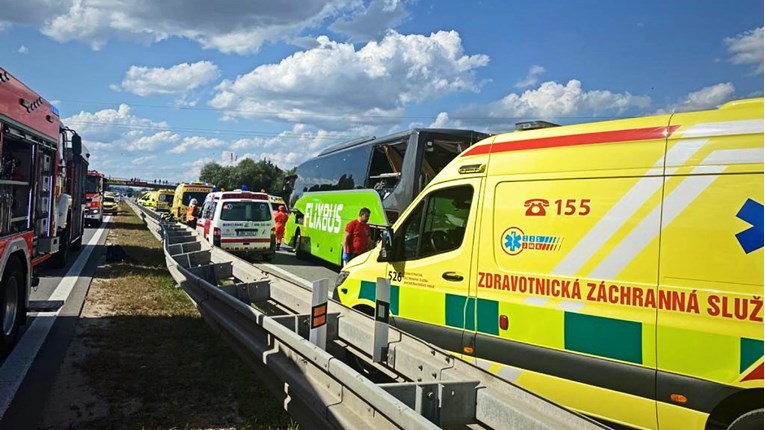 VIDEO Sudar autobusa u Češkoj. Jedan mrtav, preko 70 ozlijeđenih