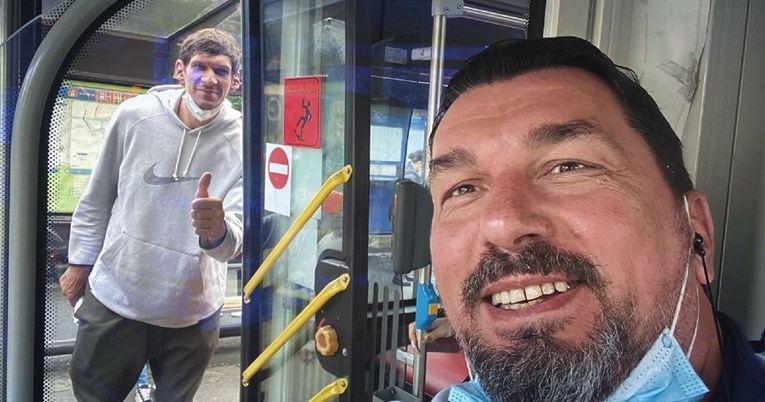 Vozač autobusa u Beogradu vidio Bobana Marjanovića i odmah opalio selfie