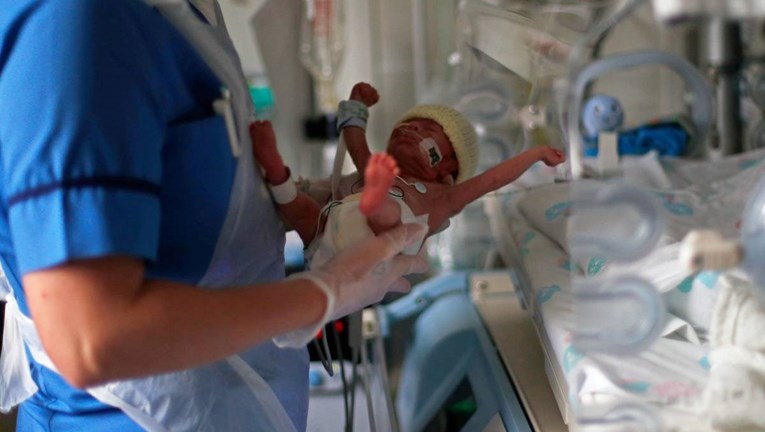 Skandal u Britaniji: U dvije bolnice zbog nemara umrlo 45 beba