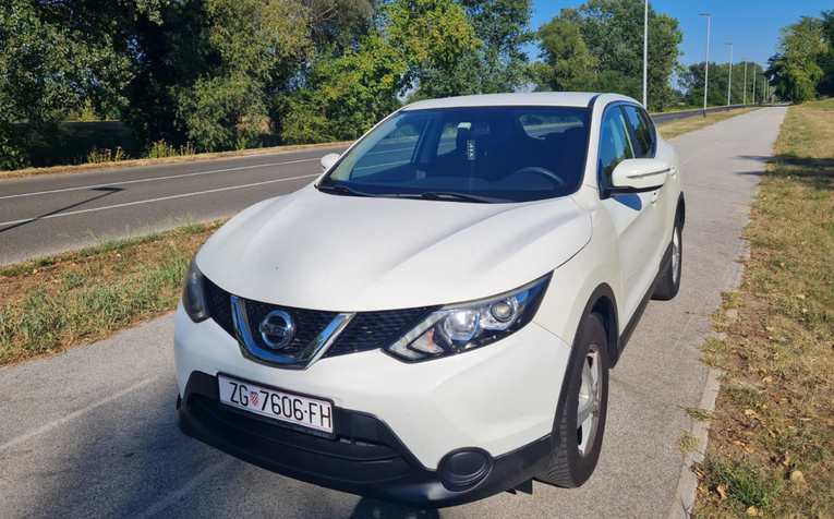 Ovaj Qashqai kupljen je u Hrvatskoj i servisiran u ovlaštenom servisu. Prodaje se