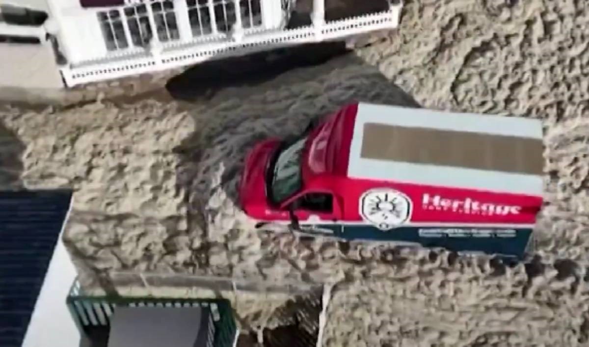 VIDEO Grad u SAD-u prekrila morska pjena