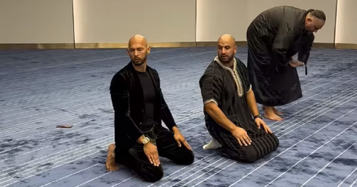 Andrew Tate viđen kako se moli u džamiji, ljudi misle da je prešao na islam